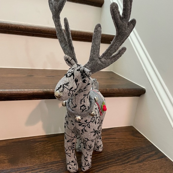 SLEIGH HILL 2022 CHRISTMAS/ HOLIDAY REINDEER - Picture 6 of 8
